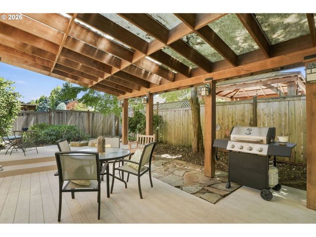845 RAINTREE Way, Springfield, OR 97477