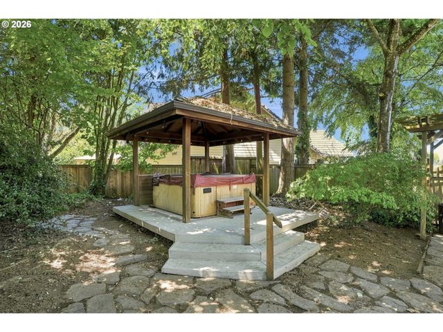 845 RAINTREE Way, Springfield, OR 97477