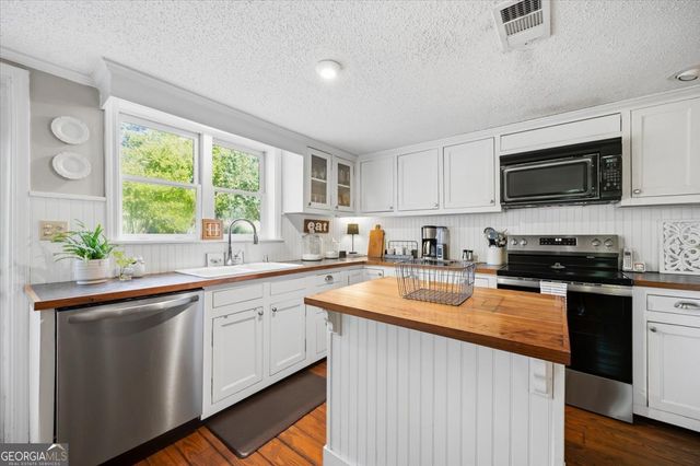 214 Howard Roberts Road, Gray, GA 31032