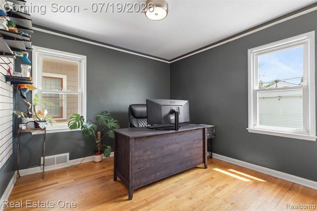 483 Kings Highway, Wyandotte, MI 48192