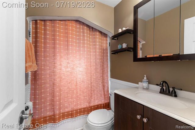 483 Kings Highway, Wyandotte, MI 48192