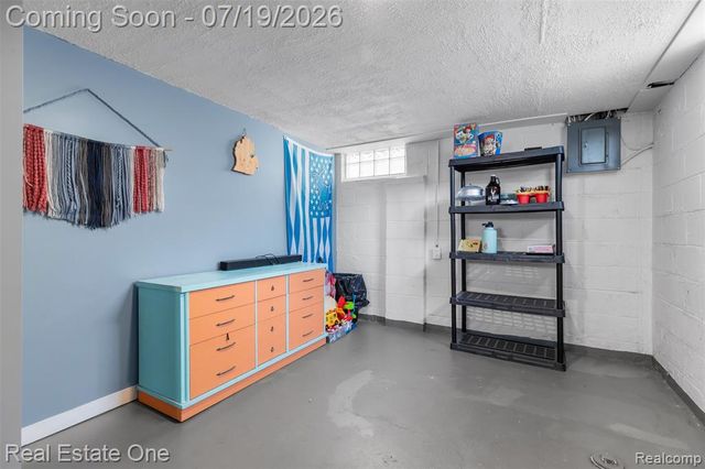 483 Kings Highway, Wyandotte, MI 48192