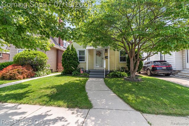 483 Kings Highway, Wyandotte, MI 48192