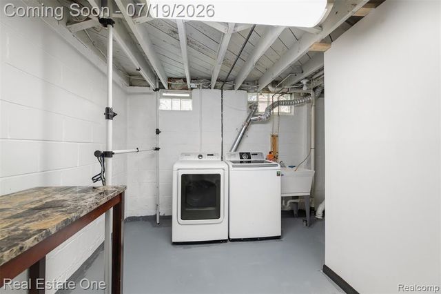 483 Kings Highway, Wyandotte, MI 48192