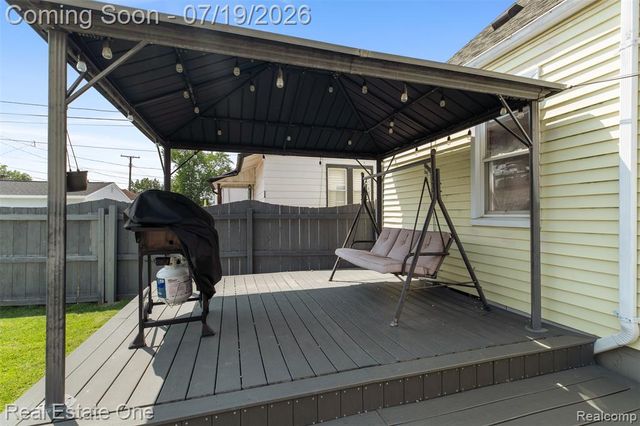 483 Kings Highway, Wyandotte, MI 48192