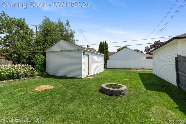 483 Kings Highway, Wyandotte, MI 48192