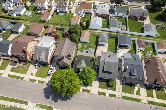483 Kings Highway, Wyandotte, MI 48192