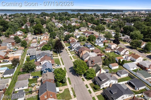483 Kings Highway, Wyandotte, MI 48192