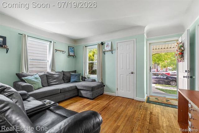 483 Kings Highway, Wyandotte, MI 48192