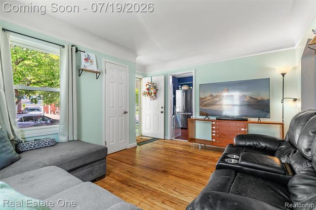 483 Kings Highway, Wyandotte, MI 48192