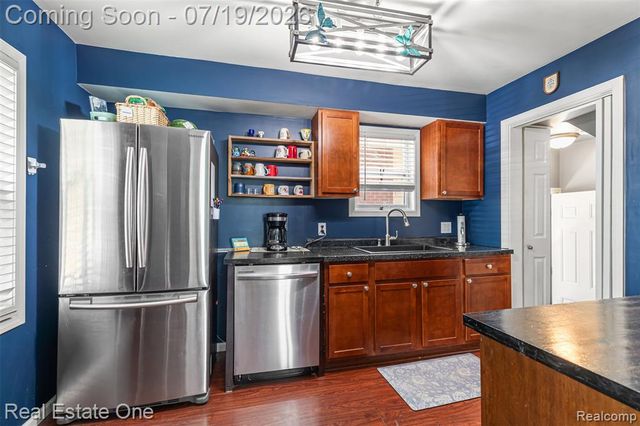 483 Kings Highway, Wyandotte, MI 48192