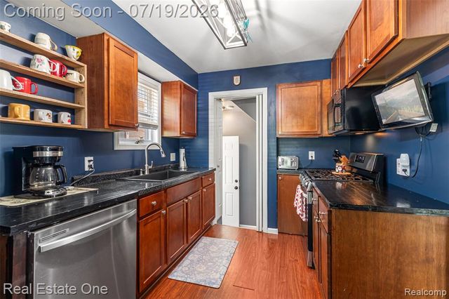 483 Kings Highway, Wyandotte, MI 48192