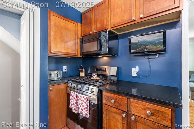 483 Kings Highway, Wyandotte, MI 48192