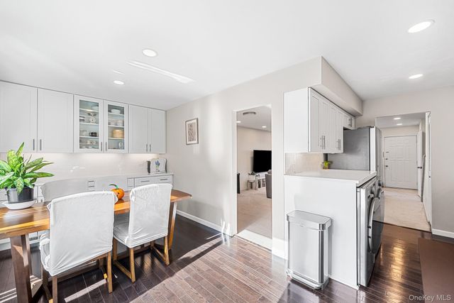 28 Berry Court, Staten Island, NY 10309