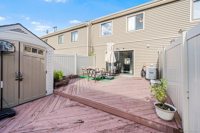 28 Berry Court, Staten Island, NY 10309