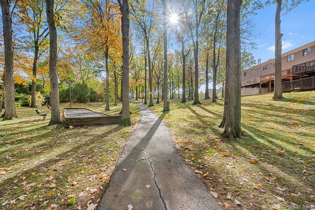 28 Berry Court, Staten Island, NY 10309