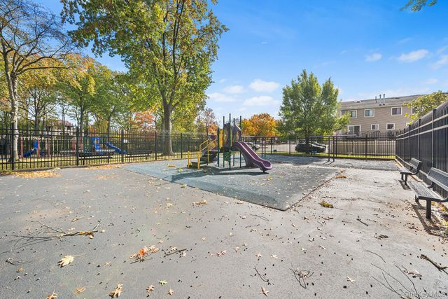28 Berry Court, Staten Island, NY 10309