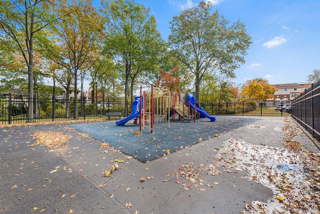 28 Berry Court, Staten Island, NY 10309