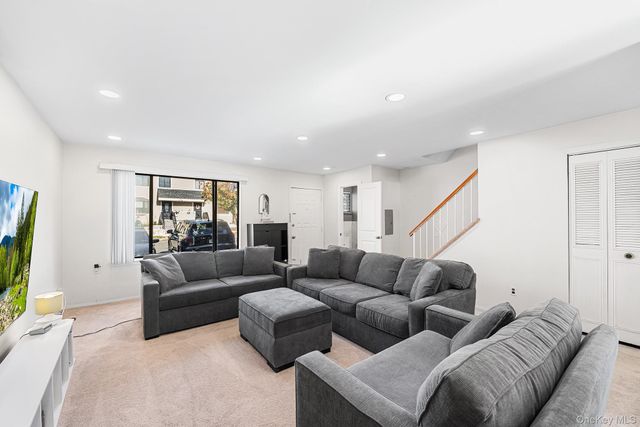 28 Berry Court, Staten Island, NY 10309