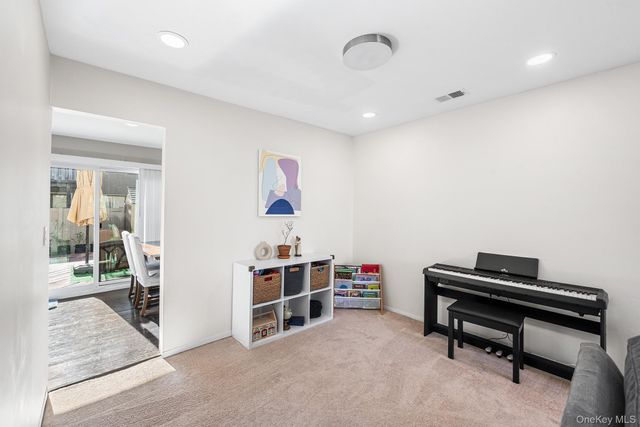 28 Berry Court, Staten Island, NY 10309