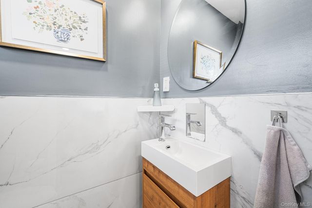 28 Berry Court, Staten Island, NY 10309