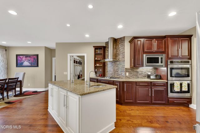 25220 Rocky Harbour Drive, Perrysburg, OH 43551