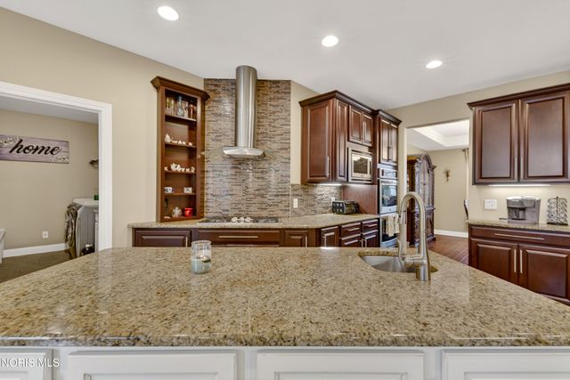 25220 Rocky Harbour Drive, Perrysburg, OH 43551
