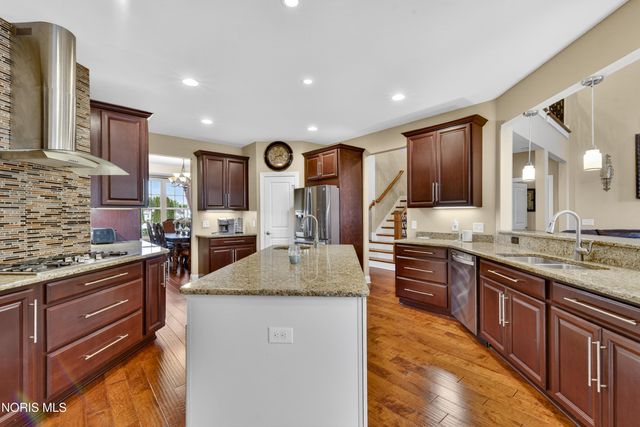 25220 Rocky Harbour Drive, Perrysburg, OH 43551