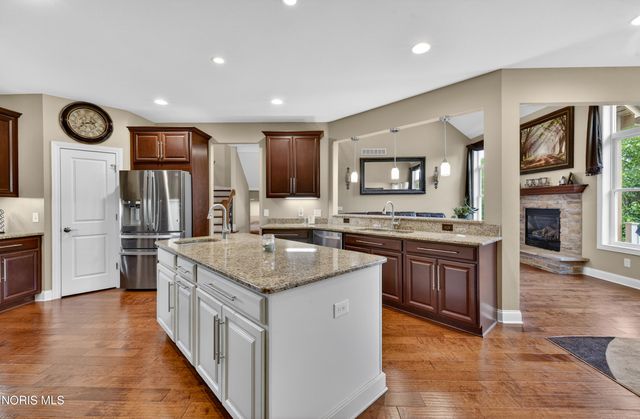 25220 Rocky Harbour Drive, Perrysburg, OH 43551