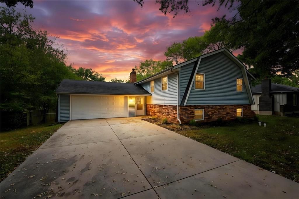 216 Bittersweet Lane, Lansing, KS 66043