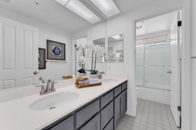 30300 Meridien Cir, Union City, CA 94587