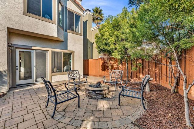 30300 Meridien Cir, Union City, CA 94587