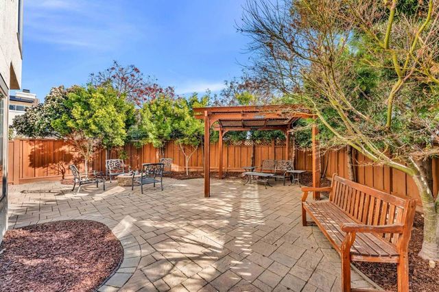 30300 Meridien Cir, Union City, CA 94587