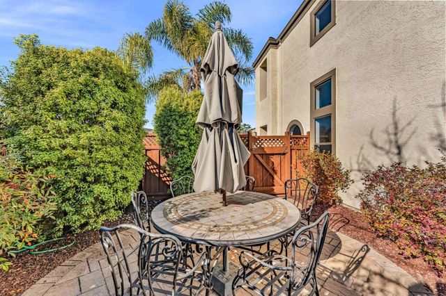 30300 Meridien Cir, Union City, CA 94587