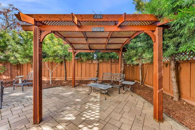 30300 Meridien Cir, Union City, CA 94587