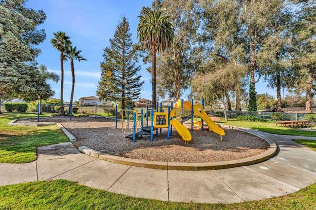 30300 Meridien Cir, Union City, CA 94587