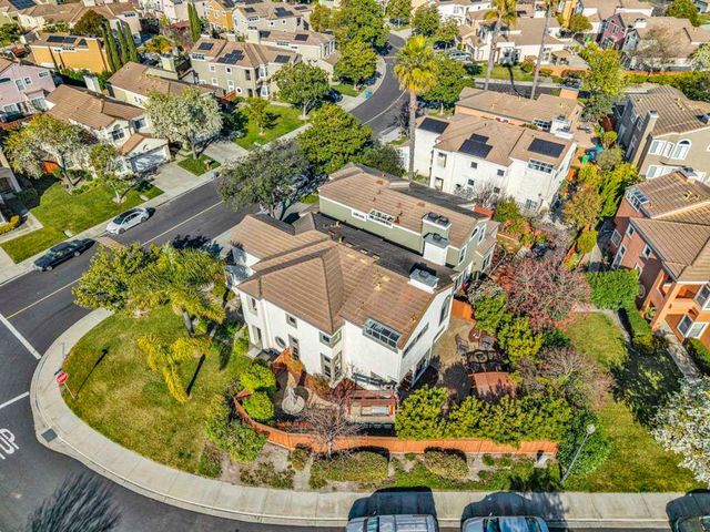 30300 30300 Meridien Cir, Union City, CA 94587