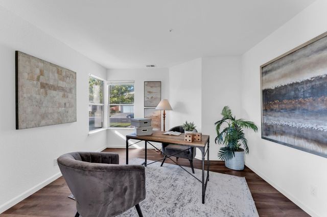 30300 Meridien Cir, Union City, CA 94587