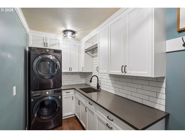 6021 CAUFIELD St, West Linn, OR 97068