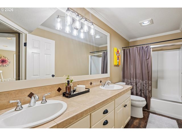 6021 CAUFIELD St, West Linn, OR 97068