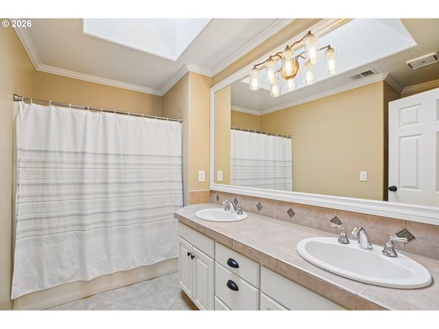 6021 CAUFIELD St, West Linn, OR 97068
