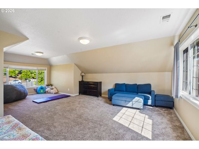 6021 CAUFIELD St, West Linn, OR 97068