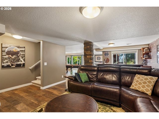 6021 CAUFIELD St, West Linn, OR 97068