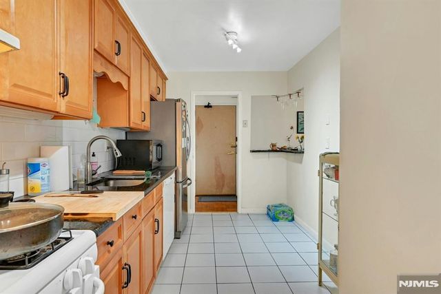 208 Anderson Street S5A, Hackensack, NJ 07601