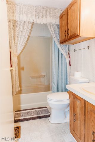 3995 Victory Avenue, Louisville, OH 44641