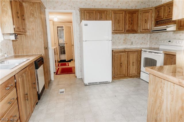 3995 Victory Avenue, Louisville, OH 44641