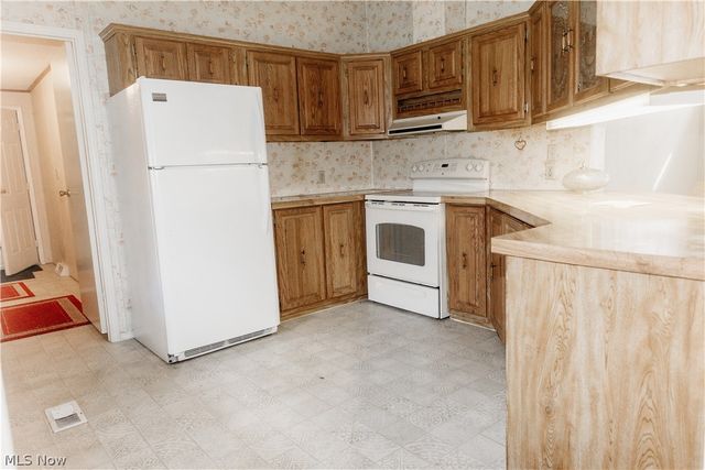3995 Victory Avenue, Louisville, OH 44641
