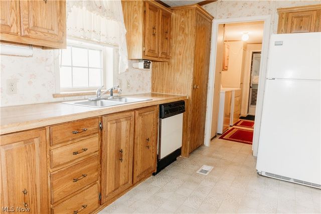 3995 Victory Avenue, Louisville, OH 44641