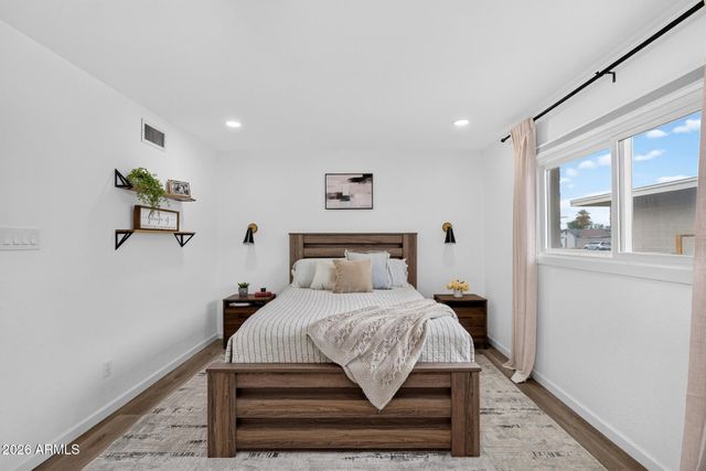 1930 W JOAN DE ARC Avenue, Phoenix, AZ 85029