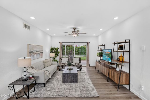 1930 W JOAN DE ARC Avenue, Phoenix, AZ 85029